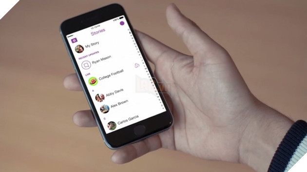 5. Snapchat Snapchat là một dịch vụ tin nhắn không thật sự phổ biến ở Việt Nam nhưng lại khá được ưa chuộng tại Mỹ và Châu Âu. Điểm khác biệt của dịch vụ này là ban có thể gửi tin nhắn văn bản hay hình ảnh và hạn chế về mặt thời gian với người xem, ngay sau khi người nhận đọc hay xem tin nhắn. Tin nhắn đó sẽ tự biến mất. Ngoài ra với cập nhật mới, nếu phía người nhận chụp ảnh màn hình lại, Snapchat sẽ báo với bạn. 