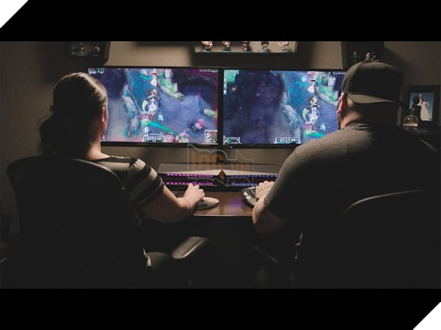 Dual cùng bạn bè có cùng trình độ đỡ mang tiếng nhờ người kéo