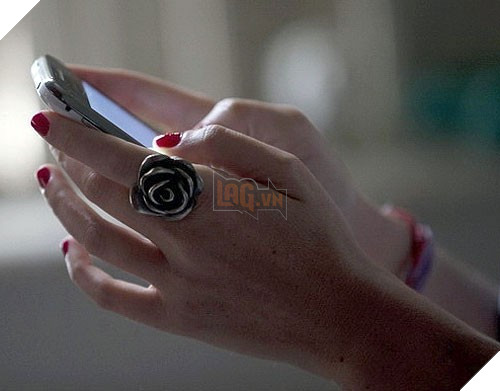 Ung dung 'theo doi ban trai' gay phan no o Brazil hinh anh 1