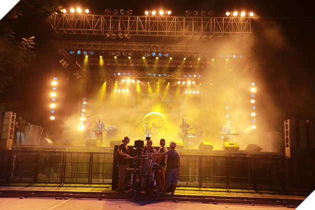  Review Fan Cuồng - Bữa tiệc nhạc Rock thiếu lửa 8