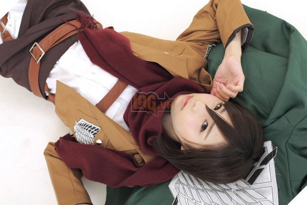 Nóng mắt với cosplay Attack on Titan cực gợi cảm