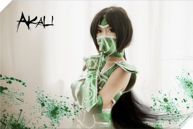 Ngỡ ngàng với cosplay Akali che mặt những vẫn cực gợi cảm