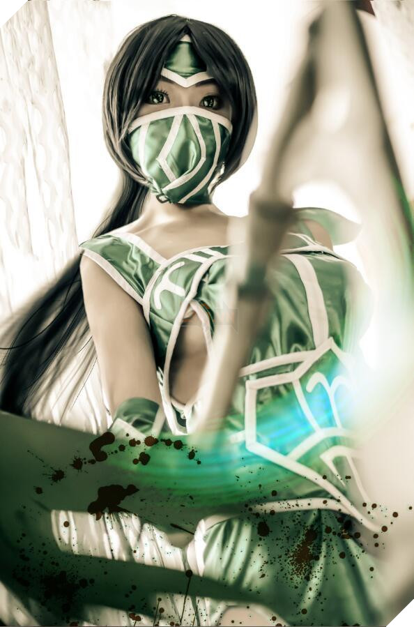 Ngỡ ngàng với cosplay Akali che mặt những vẫn cực gợi cảm