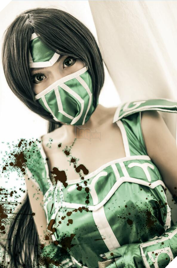 Ngỡ ngàng với cosplay Akali che mặt những vẫn cực gợi cảm