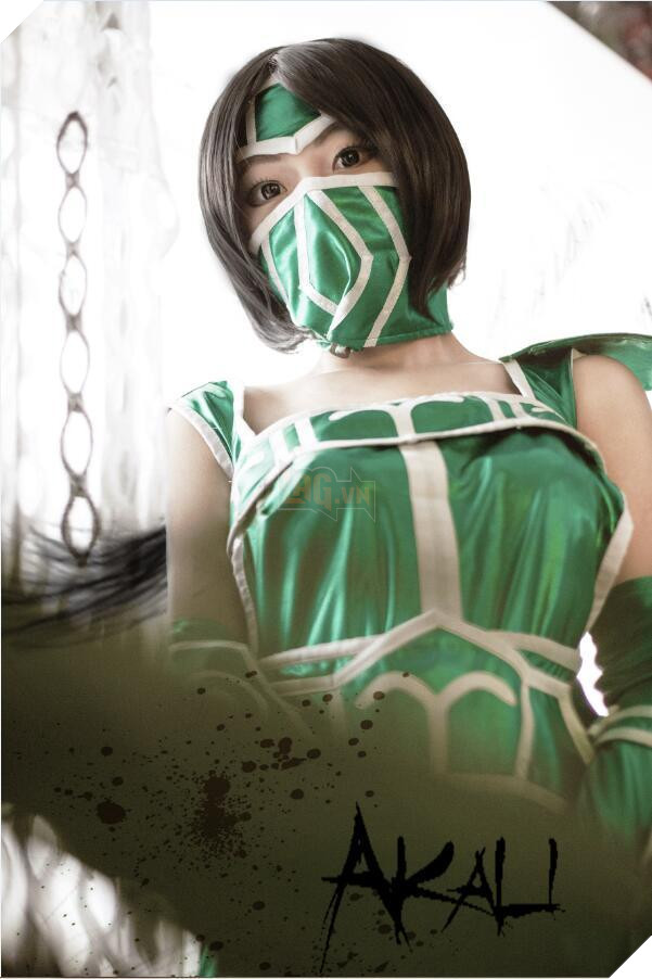 Ngỡ ngàng với cosplay Akali che mặt những vẫn cực gợi cảm
