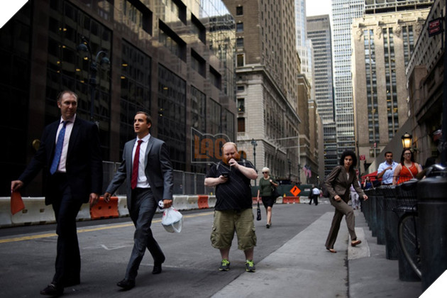 
Tại sao phải nhìn ngắm nhà cao tầng khi bạn có thể bắt được một con Dratini dưới đất?
