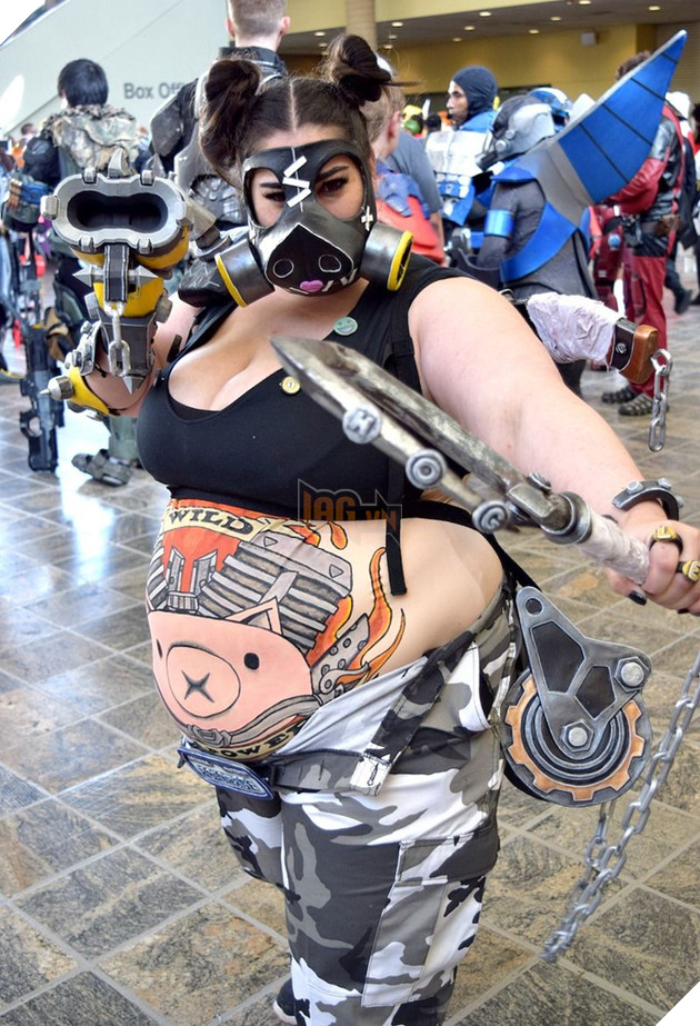 Bất ngờ với bộ ảnh cosplay Overwatch cực "khó đỡ" của fan hâm mộ