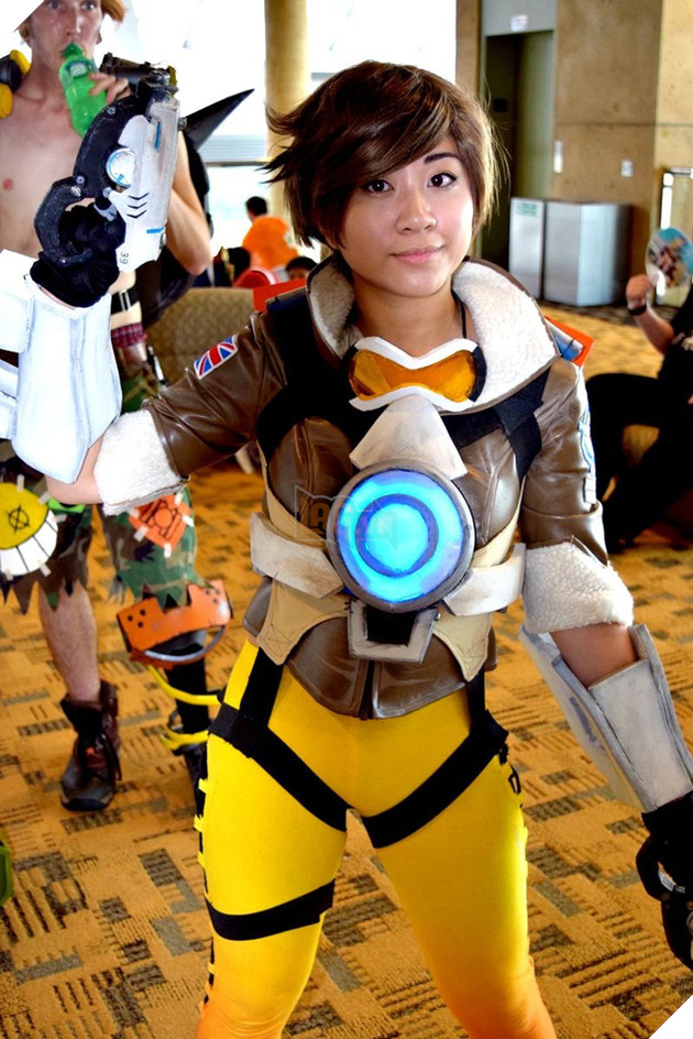 Bất ngờ với bộ ảnh cosplay Overwatch cực "khó đỡ" của fan hâm mộ