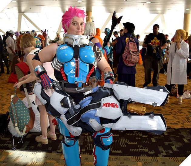 Bất ngờ với bộ ảnh cosplay Overwatch cực "khó đỡ" của fan hâm mộ