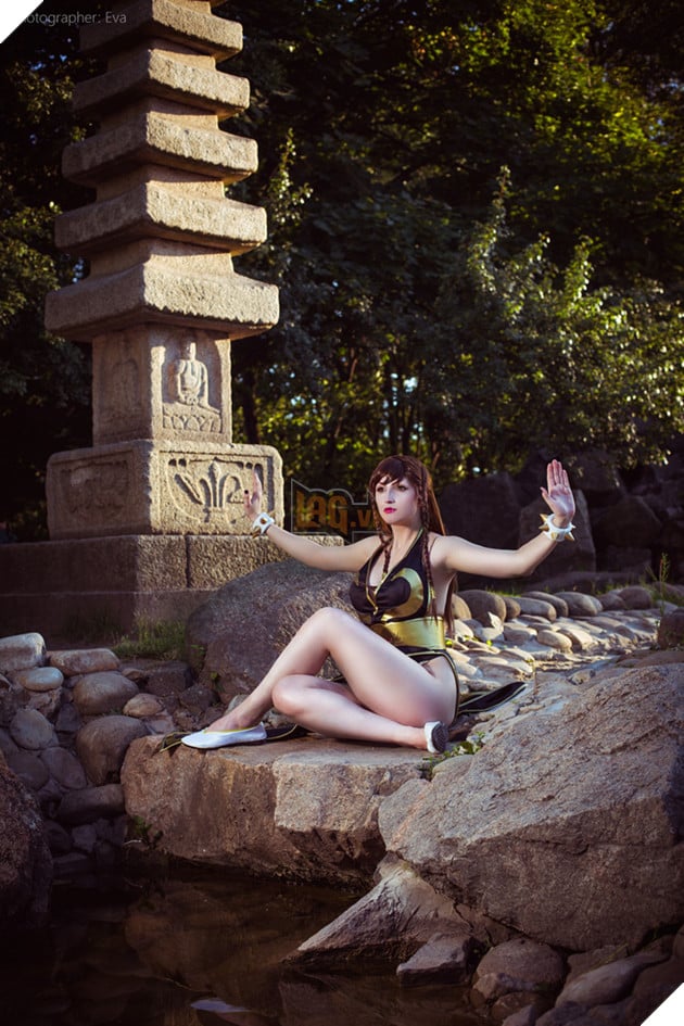Cosplay Chun-Li ngực đầy cực gợi cảm trong Street Fighter V