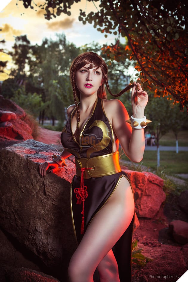 Cosplay Chun-Li ngực đầy cực gợi cảm trong Street Fighter V