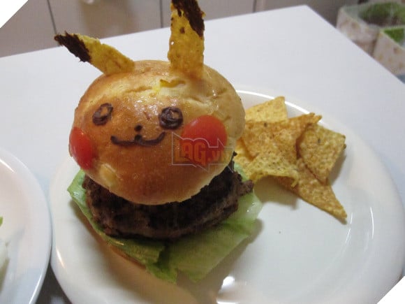 Xuất hiện quán humburger cho phép khách hàng ăn... Pokemon