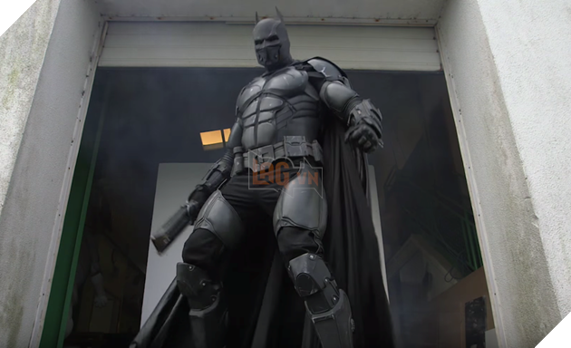 Giật mình với bộ giáp Batman có đầy đủ đồ chơi như thật