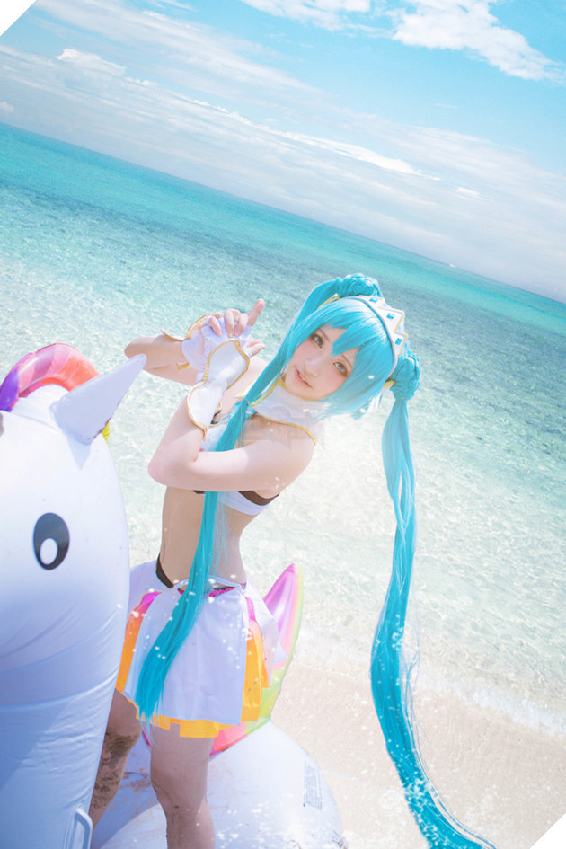 Cosplay Hatsune Miku "Nữ hoàng đường đua" gợi cảm và nóng bỏng