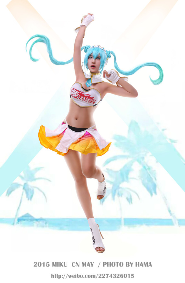 Cosplay Hatsune Miku "Nữ hoàng đường đua" gợi cảm và nóng bỏng