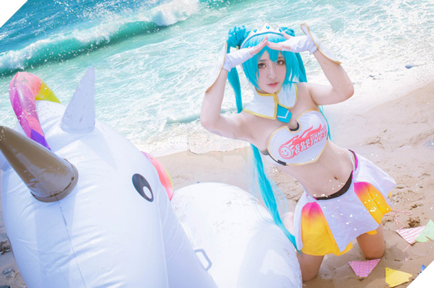 Cosplay Hatsune Miku "Nữ hoàng đường đua" gợi cảm và nóng bỏng