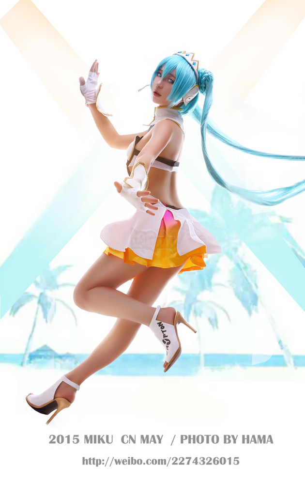 Cosplay Hatsune Miku "Nữ hoàng đường đua" gợi cảm và nóng bỏng