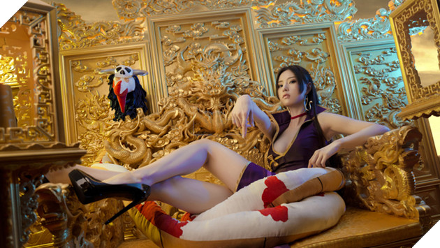 Ngắm đôi chân dài miên man của nàng Boa Hancock trong One Piece