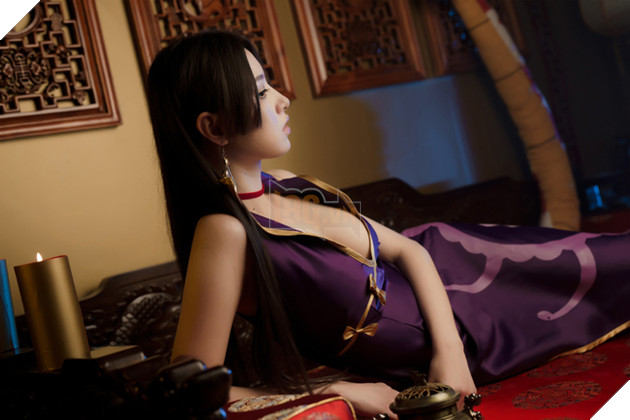 Ngắm đôi chân dài miên man của nàng Boa Hancock trong One Piece