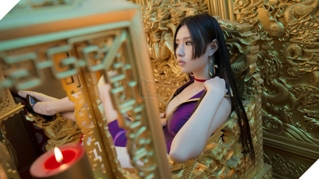 Ngắm đôi chân dài miên man của nàng Boa Hancock trong One Piece