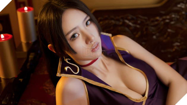 Ngắm đôi chân dài miên man của nàng Boa Hancock trong One Piece