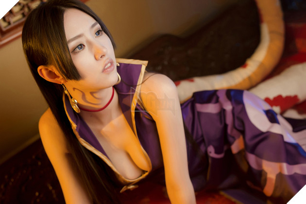 Ngắm đôi chân dài miên man của nàng Boa Hancock trong One Piece