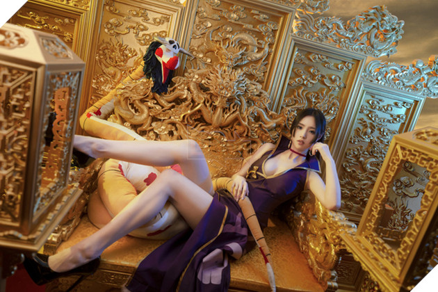 Ngắm đôi chân dài miên man của nàng Boa Hancock trong One Piece