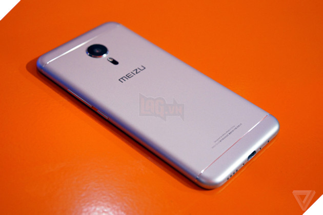 Cận cảnh điện thoại mạnh mẽ nhất chạy Ubuntu.  2