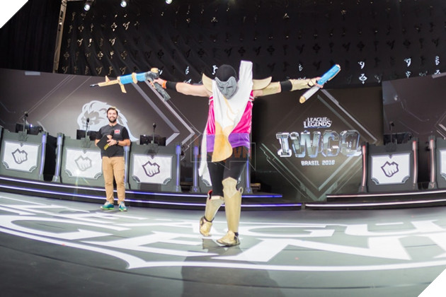 IWCQ 2016: 'Cười bể bụng' với các thánh cosplay tại Brazil 11