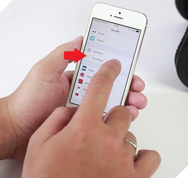 Hướng dẫn chụp selfie trên iPhone cũ với flash màn hình 6S. 