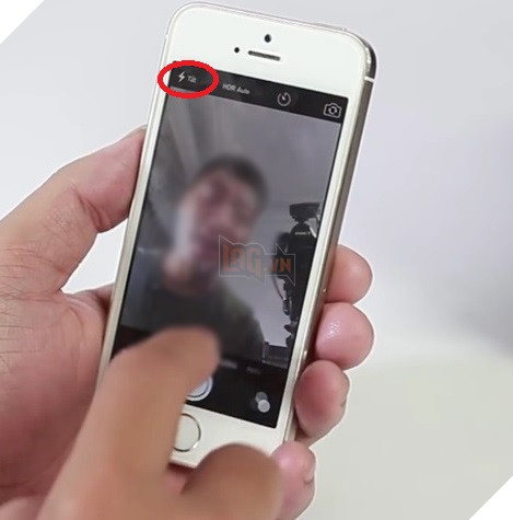 Hướng dẫn chụp selfie trên iPhone cũ với flash màn hình 6S.  4