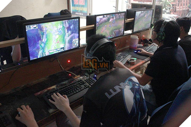 Diễn biến ngày thi đấu đầu tiên của giải đấu Liên Minh Huyền Thoại Cúp Luna Net Quý III 5