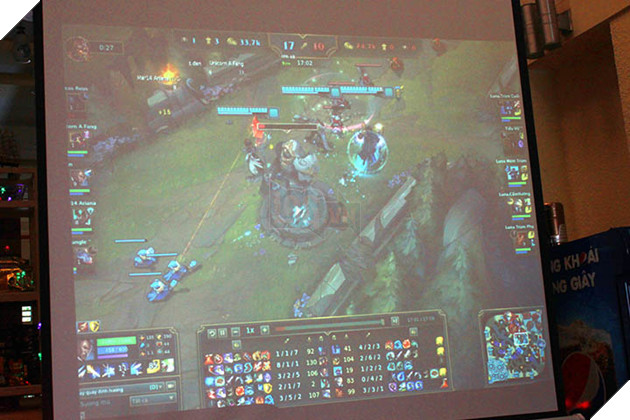 Diễn biến ngày thi đấu đầu tiên của giải đấu Liên Minh Huyền Thoại Cúp Luna Net Quý III 8