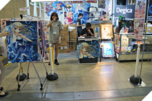 Hoa mắt với đủ mọi loại hàng hóa được bày bán ở Tokyo Game Show 2016