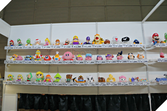 Hoa mắt với đủ mọi loại hàng hóa được bày bán ở Tokyo Game Show 2016