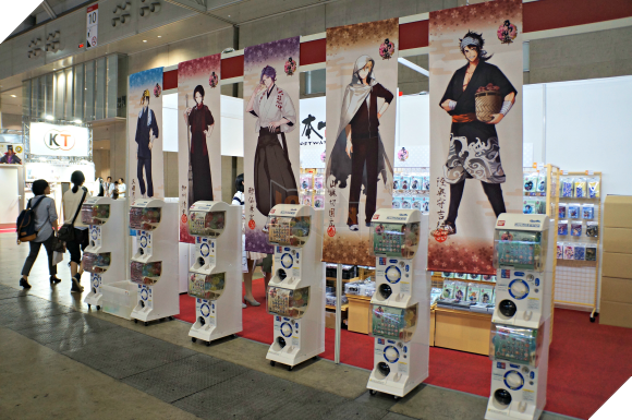 Hoa mắt với đủ mọi loại hàng hóa được bày bán ở Tokyo Game Show 2016