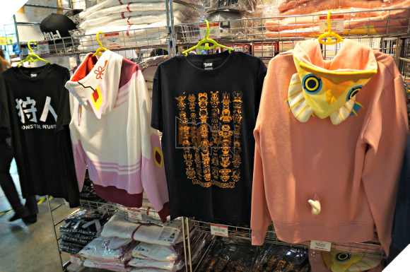 Hoa mắt với đủ mọi loại hàng hóa được bày bán ở Tokyo Game Show 2016