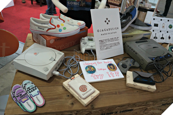 Hoa mắt với đủ mọi loại hàng hóa được bày bán ở Tokyo Game Show 2016