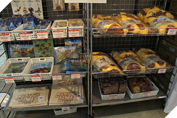 Hoa mắt với đủ mọi loại hàng hóa được bày bán ở Tokyo Game Show 2016