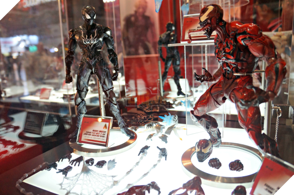 Hoa mắt với đủ mọi loại hàng hóa được bày bán ở Tokyo Game Show 2016