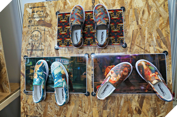 Hoa mắt với đủ mọi loại hàng hóa được bày bán ở Tokyo Game Show 2016