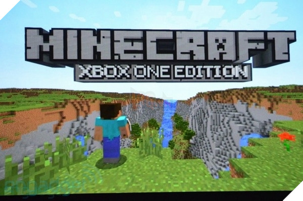Microsoft ra mắt gói Minecraft Xbox One S 2
