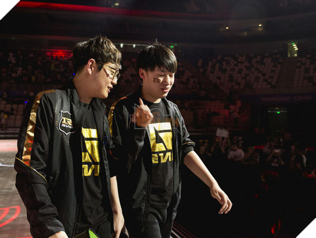 Liên Minh Huyền Thoại: Faker và đồng đội SKT T1 cực ngầu trong bộ ảnh 16 đội CKTG mùa 6