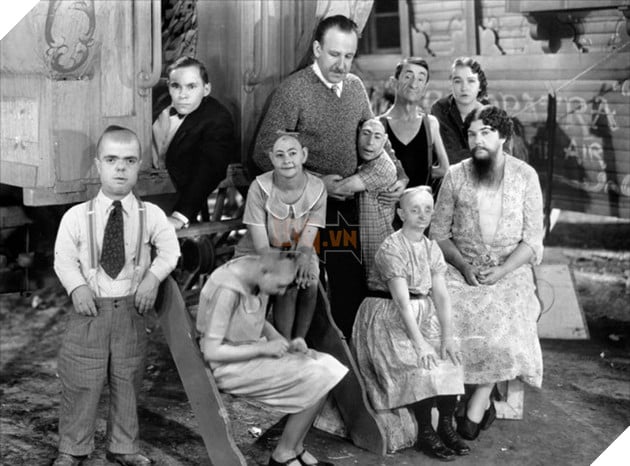 15 bộ phim với thành tích khiến khán giả chạy té khói khỏi rạp - Ảnh 7.