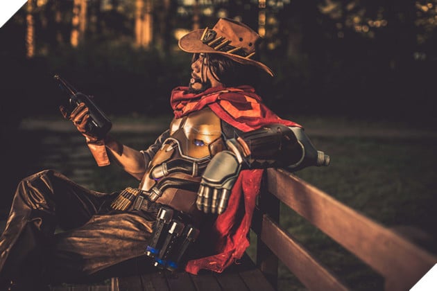 Ngắm bộ ảnh cosplay McCree trong Overwatch cực bụi bặm, menly