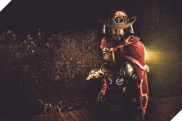 Ngắm bộ ảnh cosplay McCree trong Overwatch cực bụi bặm, menly