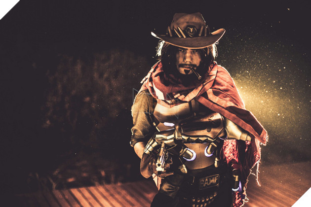 Ngắm bộ ảnh cosplay McCree trong Overwatch cực bụi bặm, menly