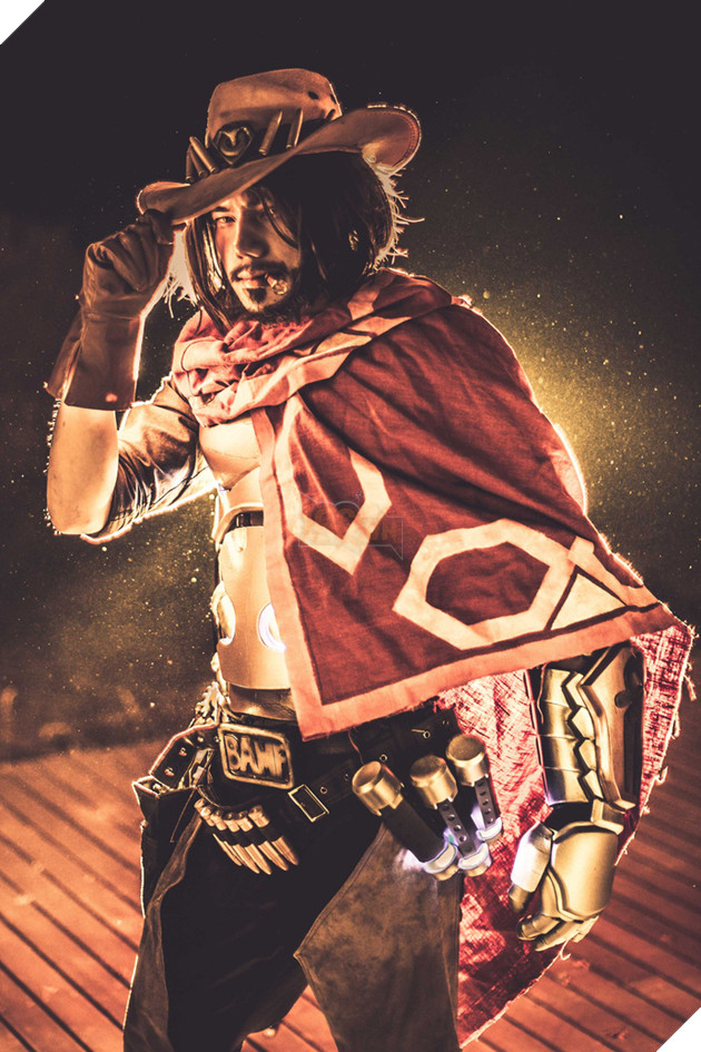 Ngắm bộ ảnh cosplay McCree trong Overwatch cực bụi bặm, menly