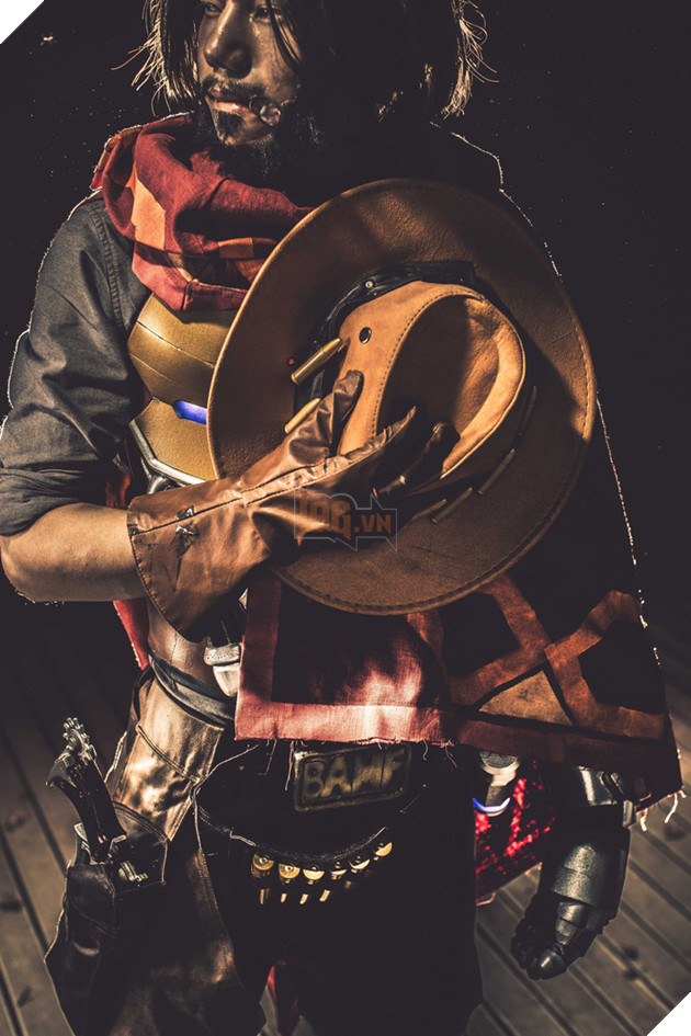 Ngắm bộ ảnh cosplay McCree trong Overwatch cực bụi bặm, menly