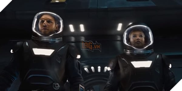 Xem Jennifer Lawrence và Chris Pratt yêu nhau trong “Passengers”